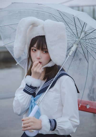 公交车上拨开少妇内裤进入