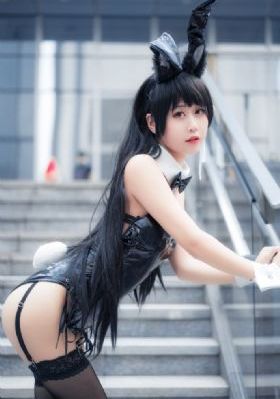 女教师含羞撅起屁股粗暴