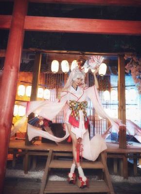 美女扒开尿口让男人操