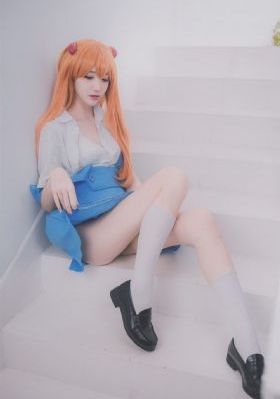 美女脱得一光二净的全身视频